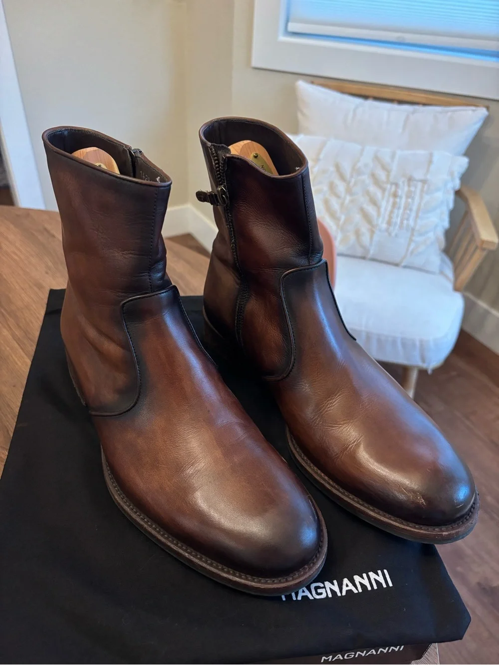 Magnanni Leather Lyon Chelsea Boot